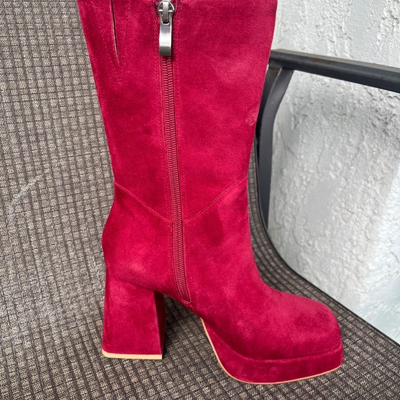 Boots - Picture 2 of 6